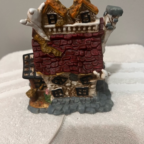 NIB VINTAGE SPOOKY HOLLOW “NURSERY “ PORCELAIN LIGHT UP HOUSE - Picture 4 of 10